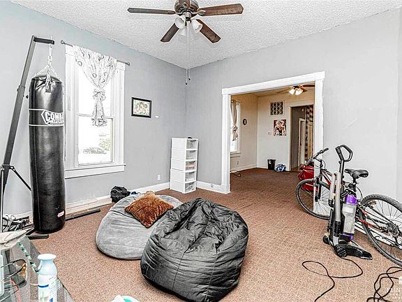 2nd image of 640 W 11th St