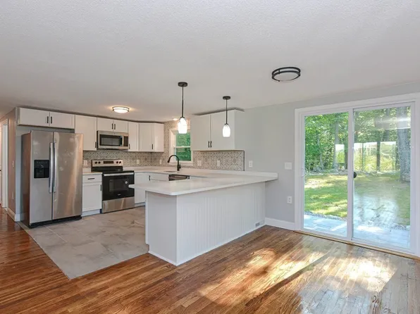 32 Carousel Dr, Millbury, MA 01527