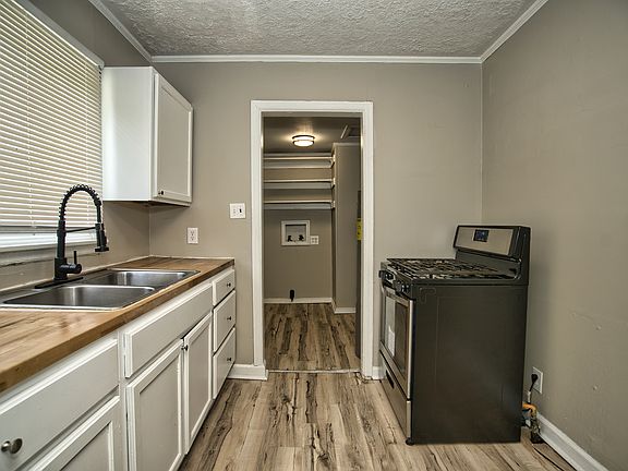 5th image of 3438 N Leland Ave