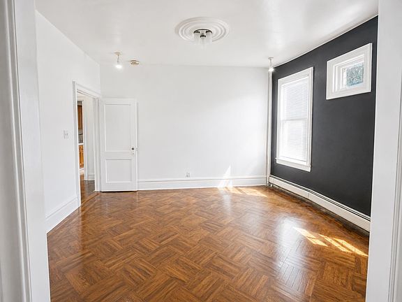 4th image of 129 Stevens Ave