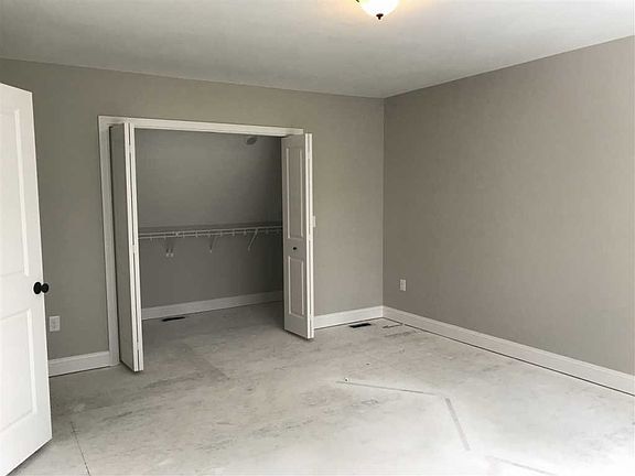 5th image of 19 Essex Dr