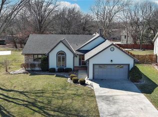 3824 SW Windemere Dr, Lees Summit, MO 64082