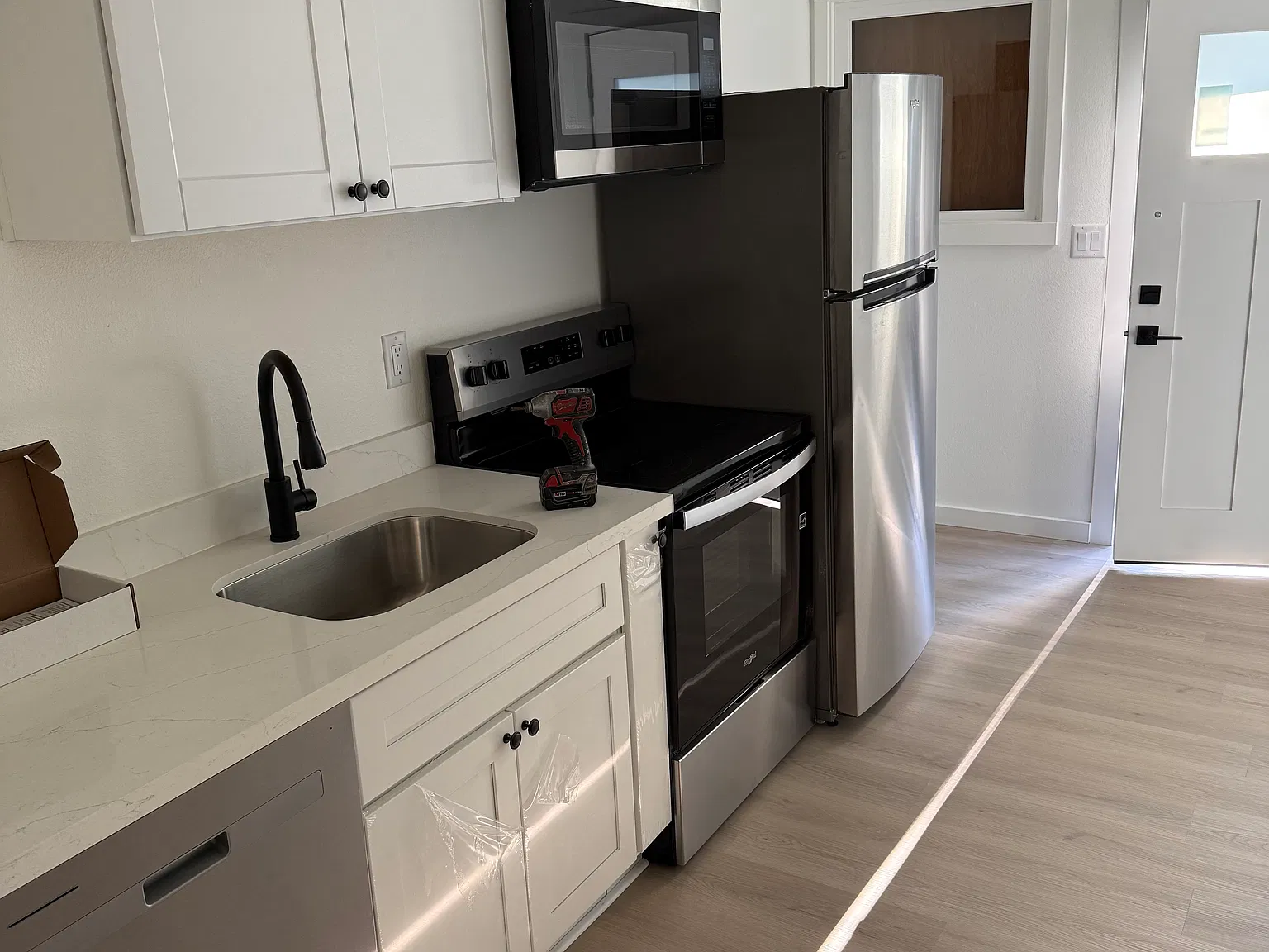 Studio, 460 sqft, $1,199 — Photo 3