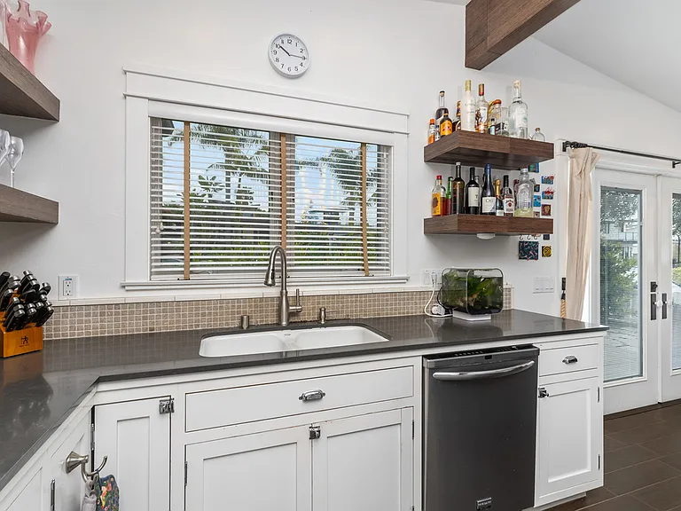 142 W Avenida Cadiz — Photo 26