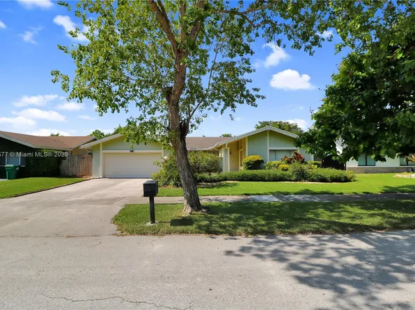 13261 SW 100th Ter, Miami, FL 33186