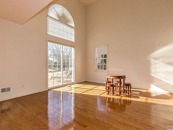 3rd image of 630 Madeira Blvd