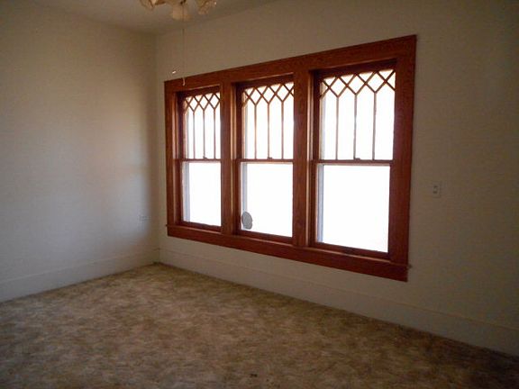 5th image of 843 Cedar St