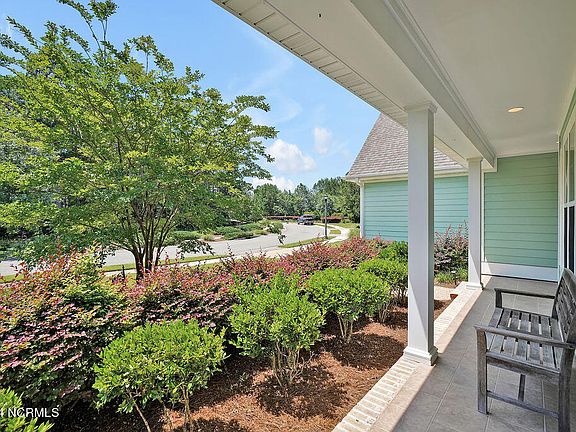 3rd image of 1086 Evangeline Drive