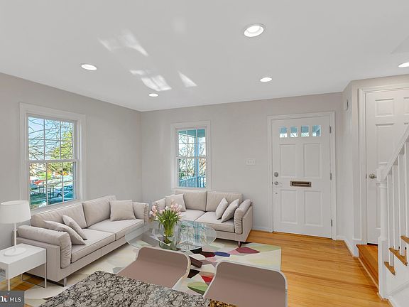 3rd image of 2731 Fort Dr