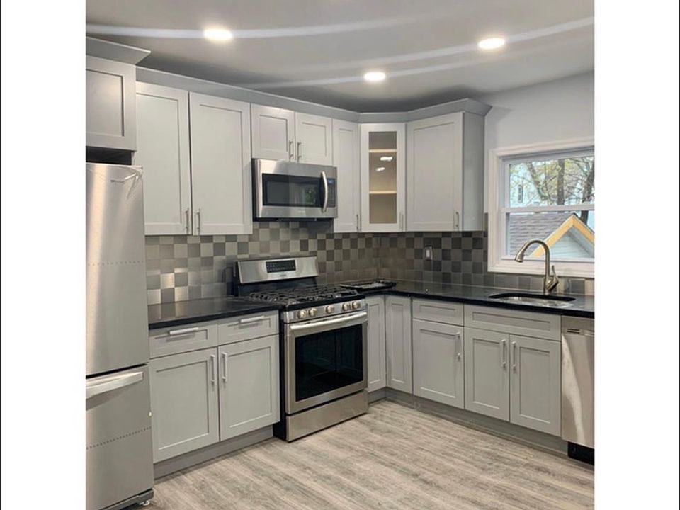 1st image of 430 Bedford Ave Floor 2