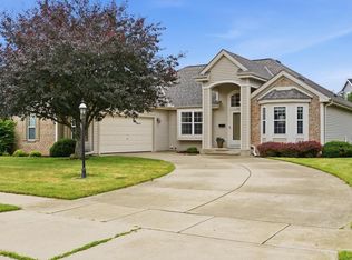 268 Lakeridge DRIVE, Oconomowoc, WI 53066