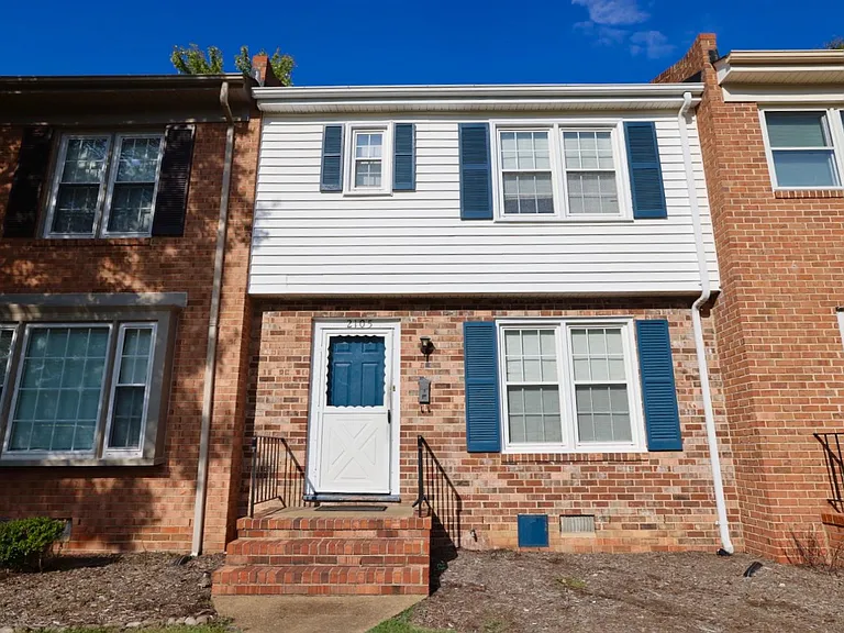 2105 Lauderdale Dr — Photo 1