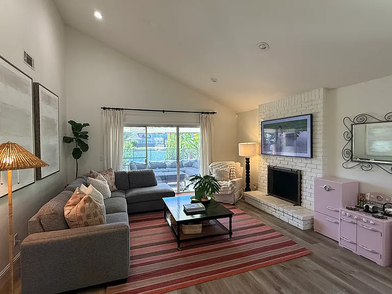 1721 Lakeshore Dr — Photo 11