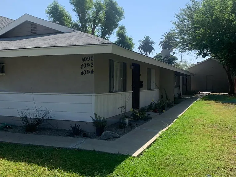4092 Pine St — Photo 1