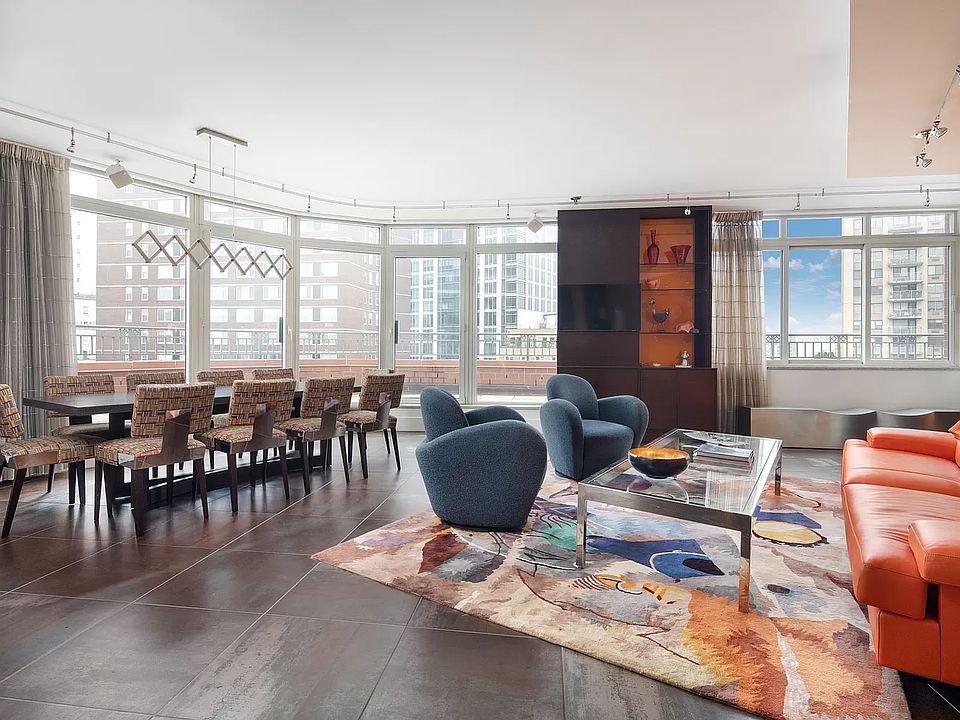 1st image of 155 W 70th St Front 1