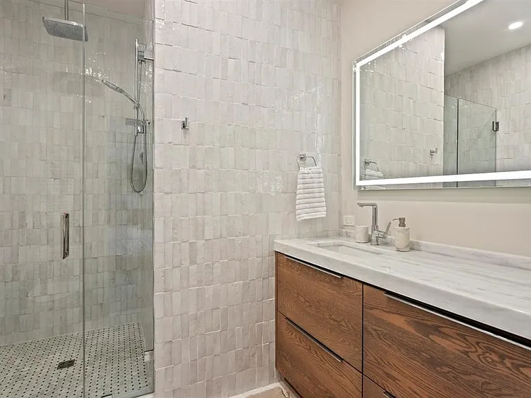 2115 W Watrous Ave — Photo 36