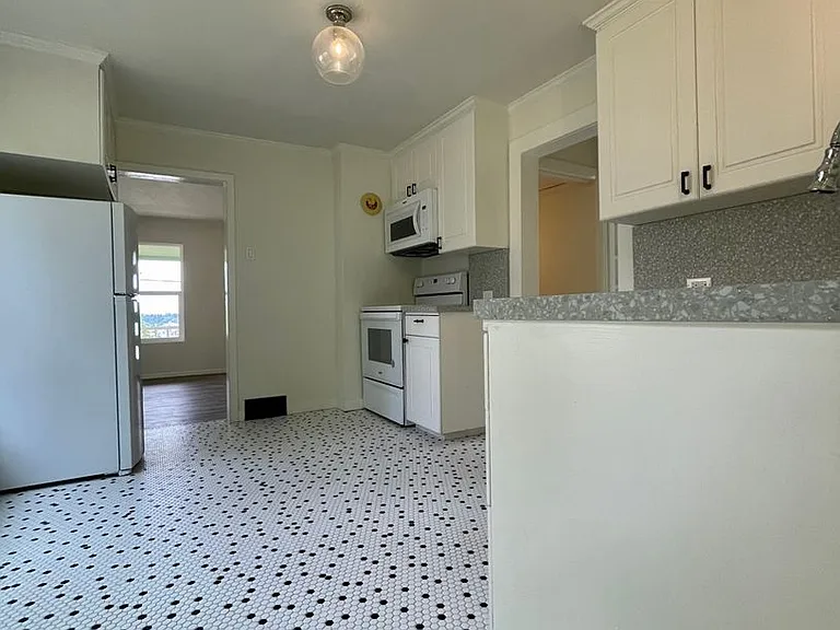10523 NW 3rd St — Photo 12