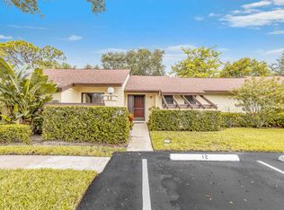 13 Bay Cedar Ct, Royal Palm Beach, FL 33411