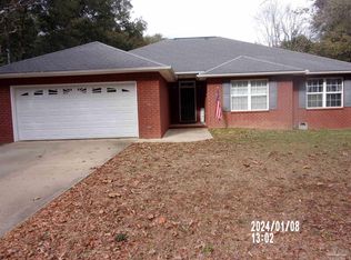 121 Hillwood Dr, Crestview, FL 32539