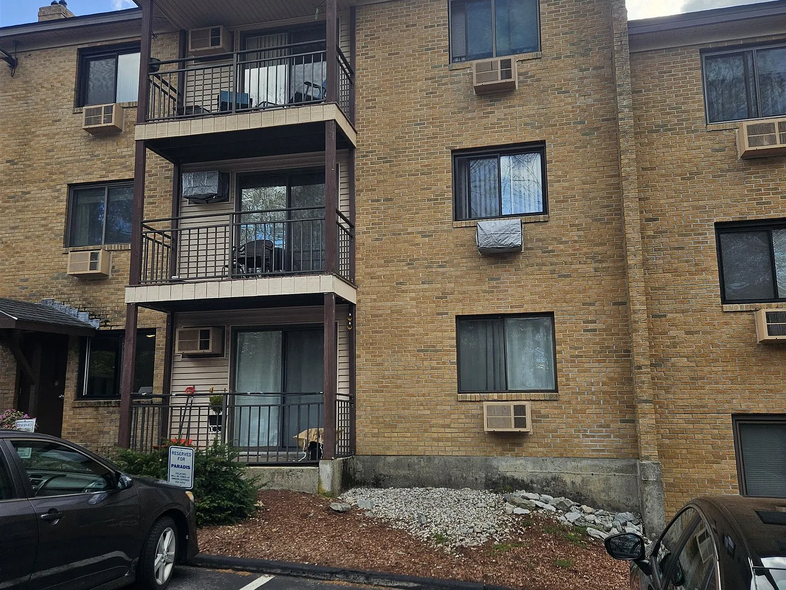 2 bed, 1.0 bath, 898 sqft, $2,200 — Photo 1