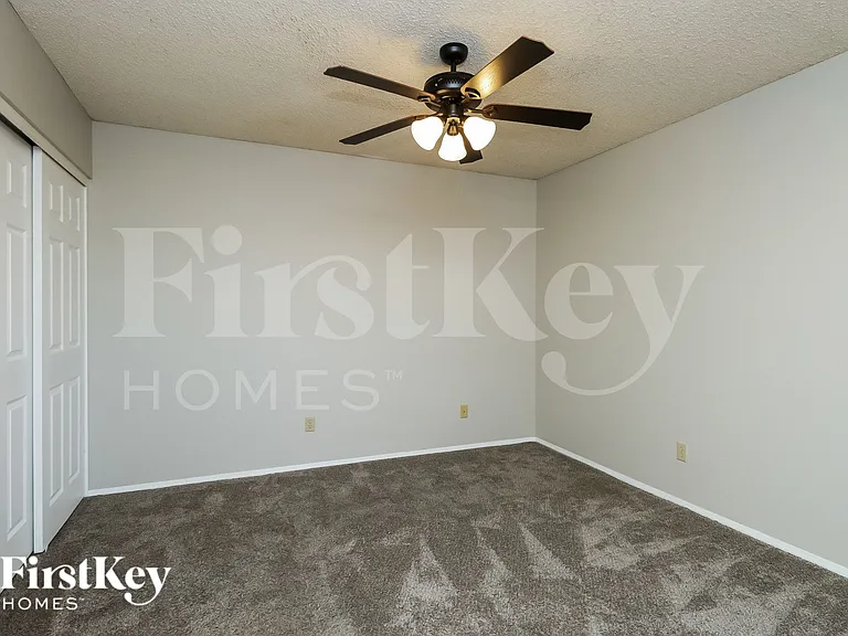 6410 W Townley Ave — Photo 10