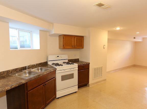 4th image of 2145 W Chicago Ave #I