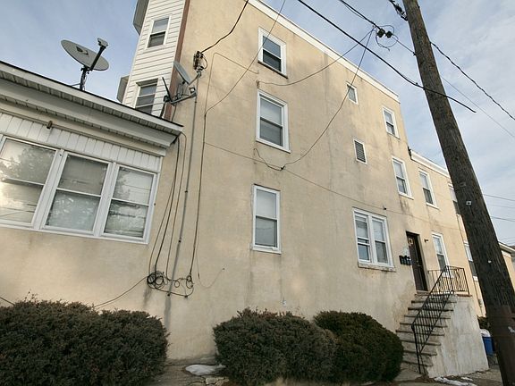 3rd image of 6336 Elmwood Ave