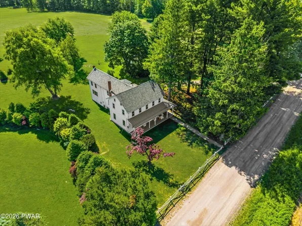 127 Valley View Rd, Greentown, PA 18426