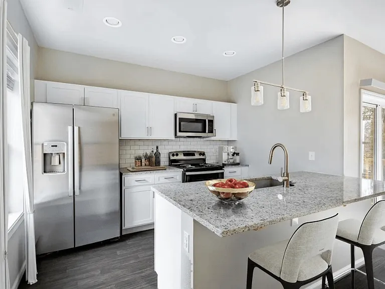 Creekstone Apartments — Photo 1