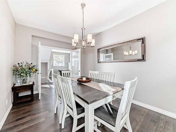 5th image of 8 Masters Ct SE