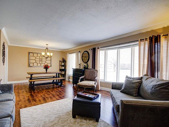 3rd image of 2215 N Hathway Cir