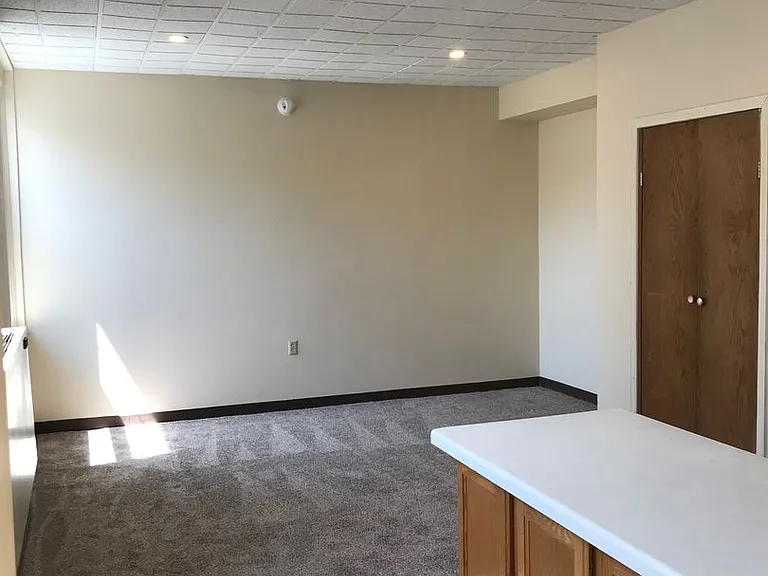 Cass Street Apartments — Photo 9