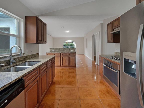 4th image of 761 Toulon Dr