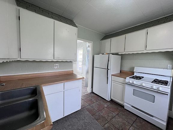 2nd image of 2037 Paris Ave NE Unit 1