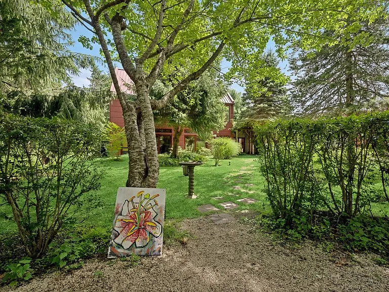 71 Greenleaf Ln — Photo 3