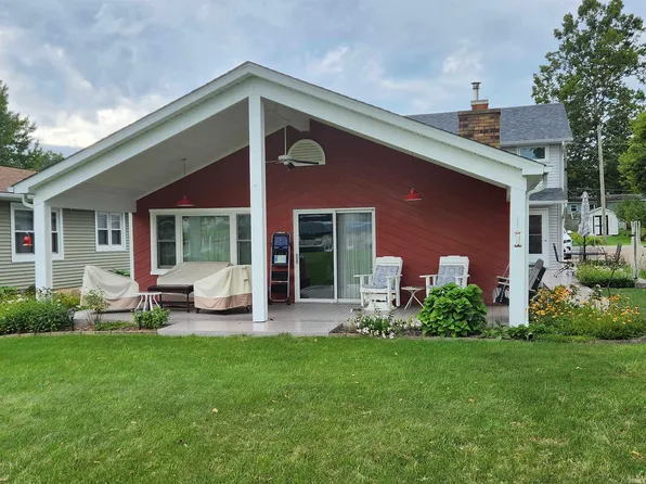 9942 N Lincoln Rd, Syracuse, IN 46567