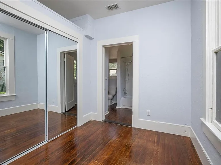 271 S Willow Ave — Photo 20