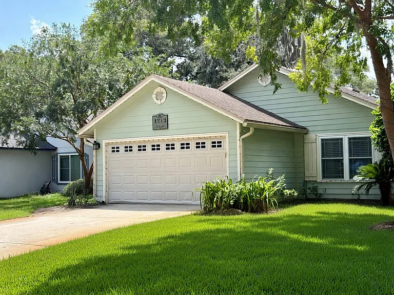 Cove Landing Dr — Photo 1