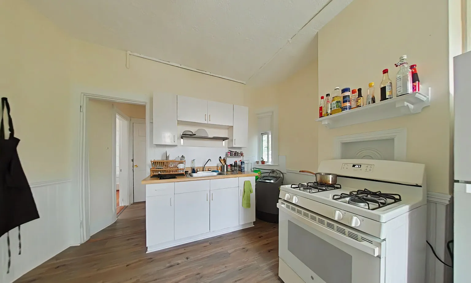 3 bed, 9999 sqft, $3,600 — Photo 1