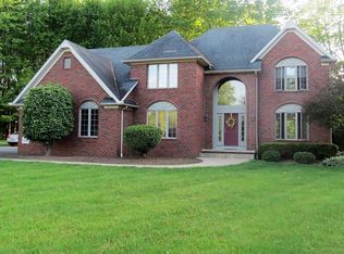 1045 Cambridge Ct NE, Warren, OH
