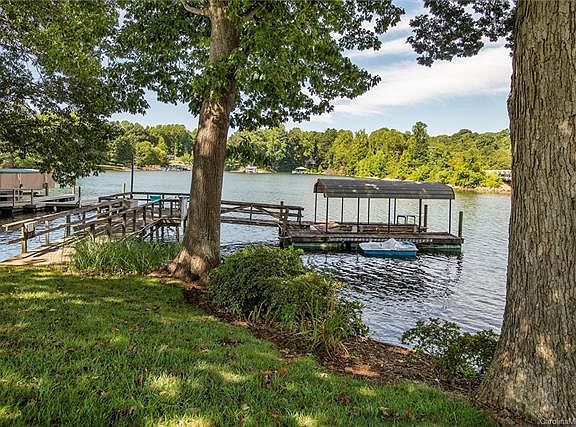 2nd image of 4241 Harbor Ln