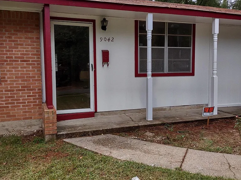 9042 Hilton Dr — Photo 1