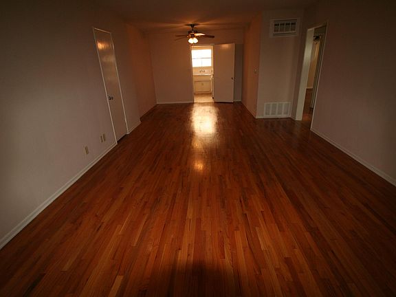 4th image of 1027 S Wooster St APT 1