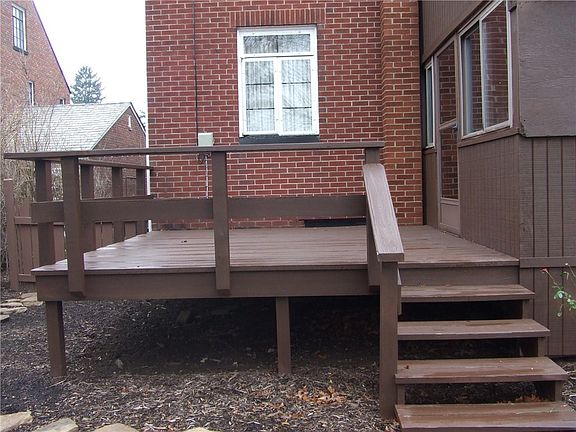 5th image of 215-217 E Muntz Ave