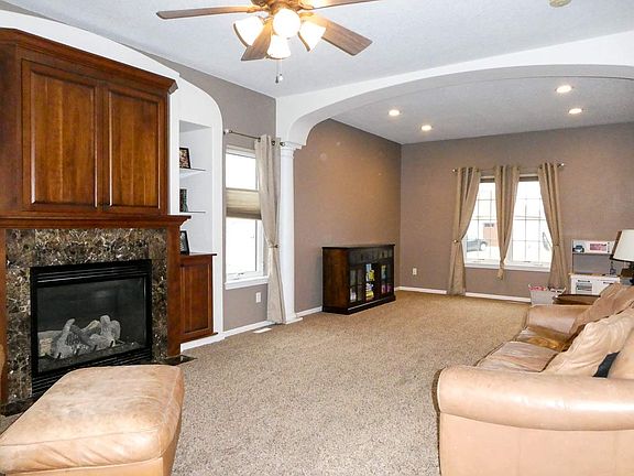 3rd image of 710 Fox Valley Dr