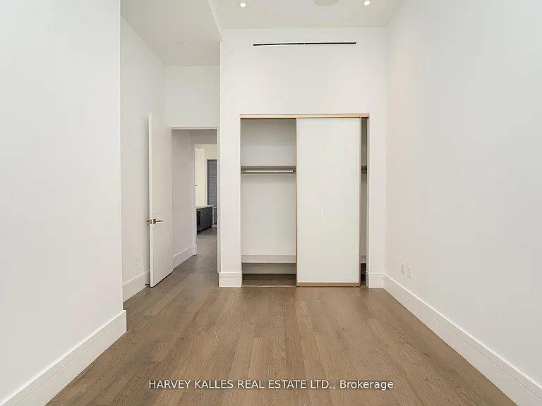 215 Lonsdale Rd #2002 — Photo 13