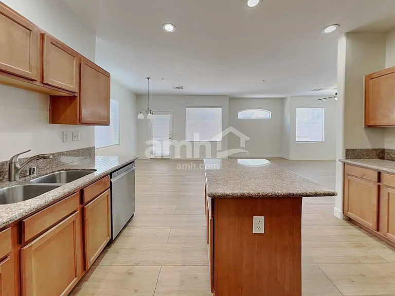8928 Cambridge Glen Ct — Photo 4