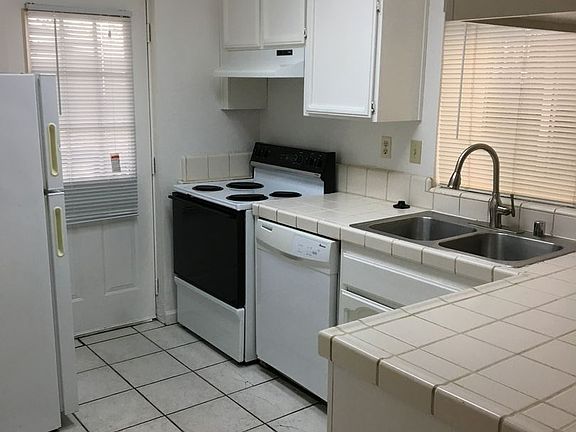 2nd image of 2710 La Crescenta Dr