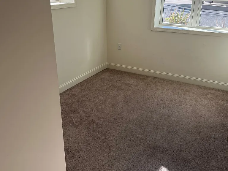 1047 Broadway — Photo 3