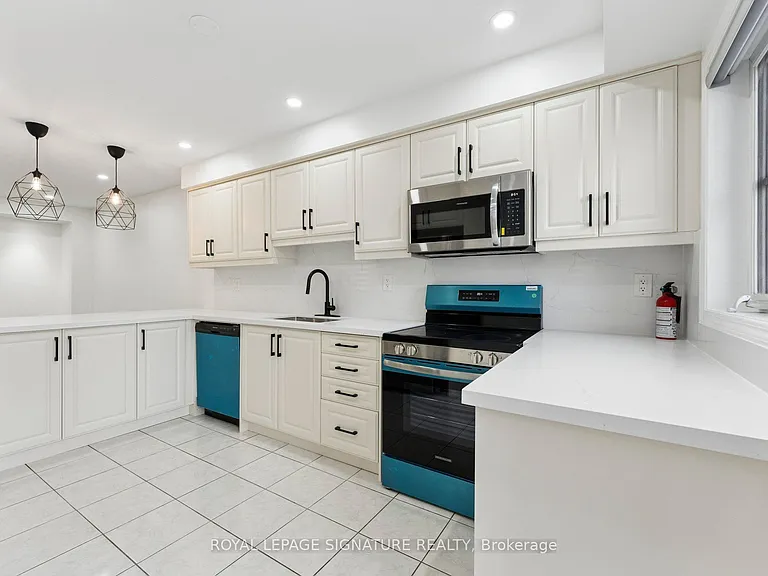 122 Baycliffe Cres — Photo 16